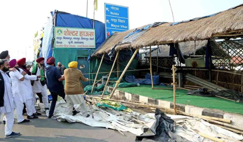 Farmers Start Heading Home, Cops To Remove Barricades From Protest Sites