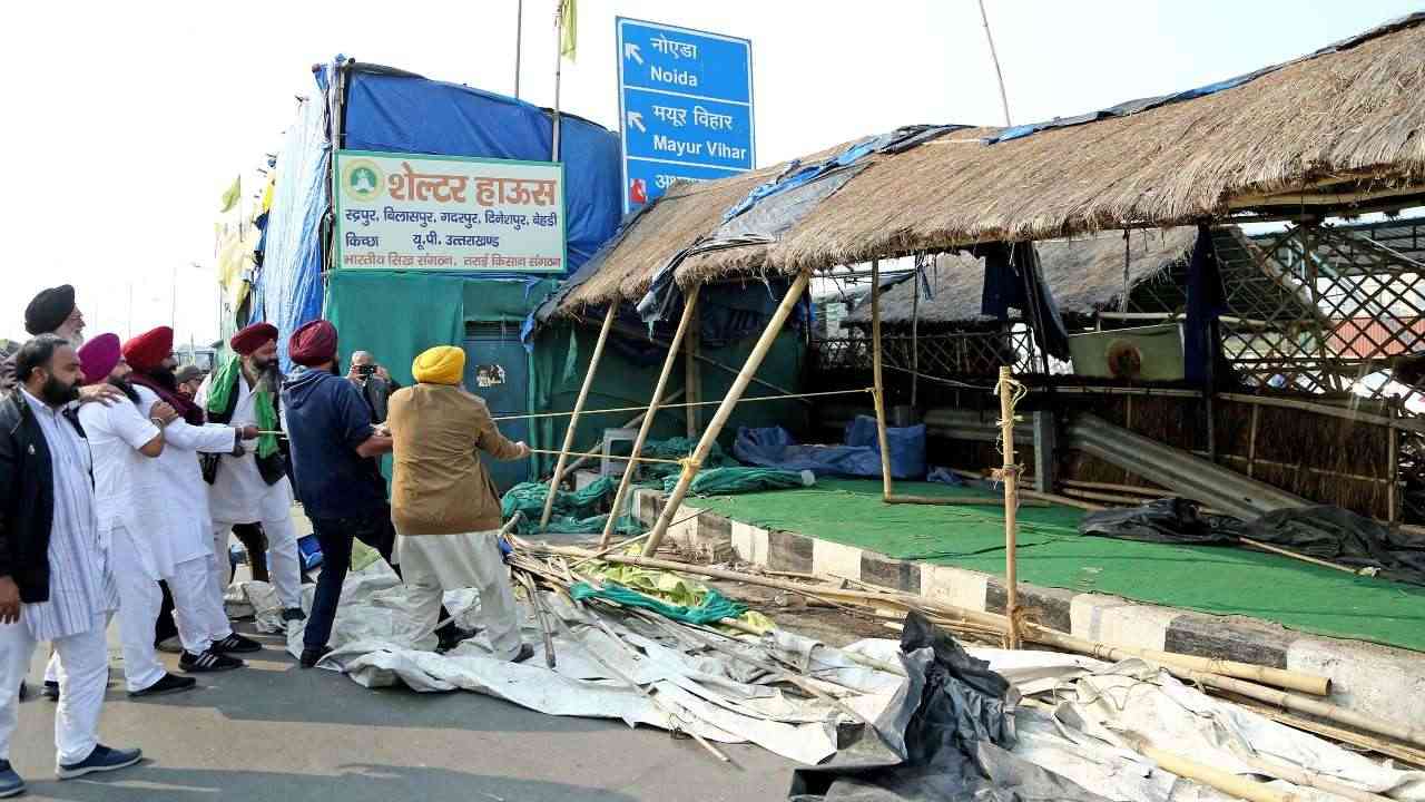 Farmers Start Heading Home, Cops To Remove Barricades From Protest Sites