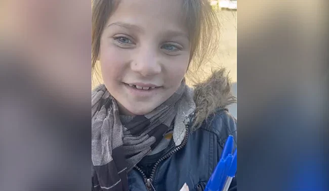 Watch: Stranger Buys All Pens From Little Afghan Girl, Internet Likes Her Kindness